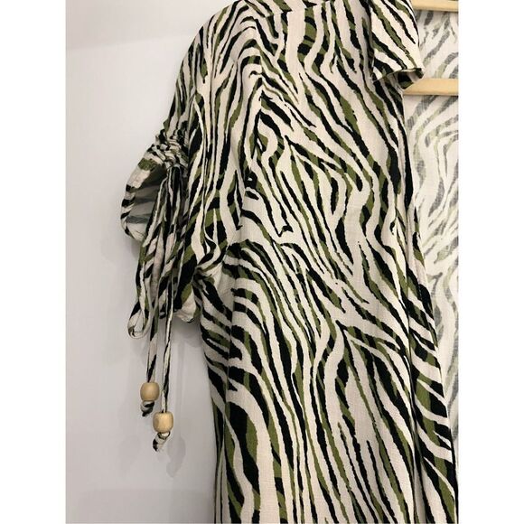 Cover up   - Picture 4 of 5